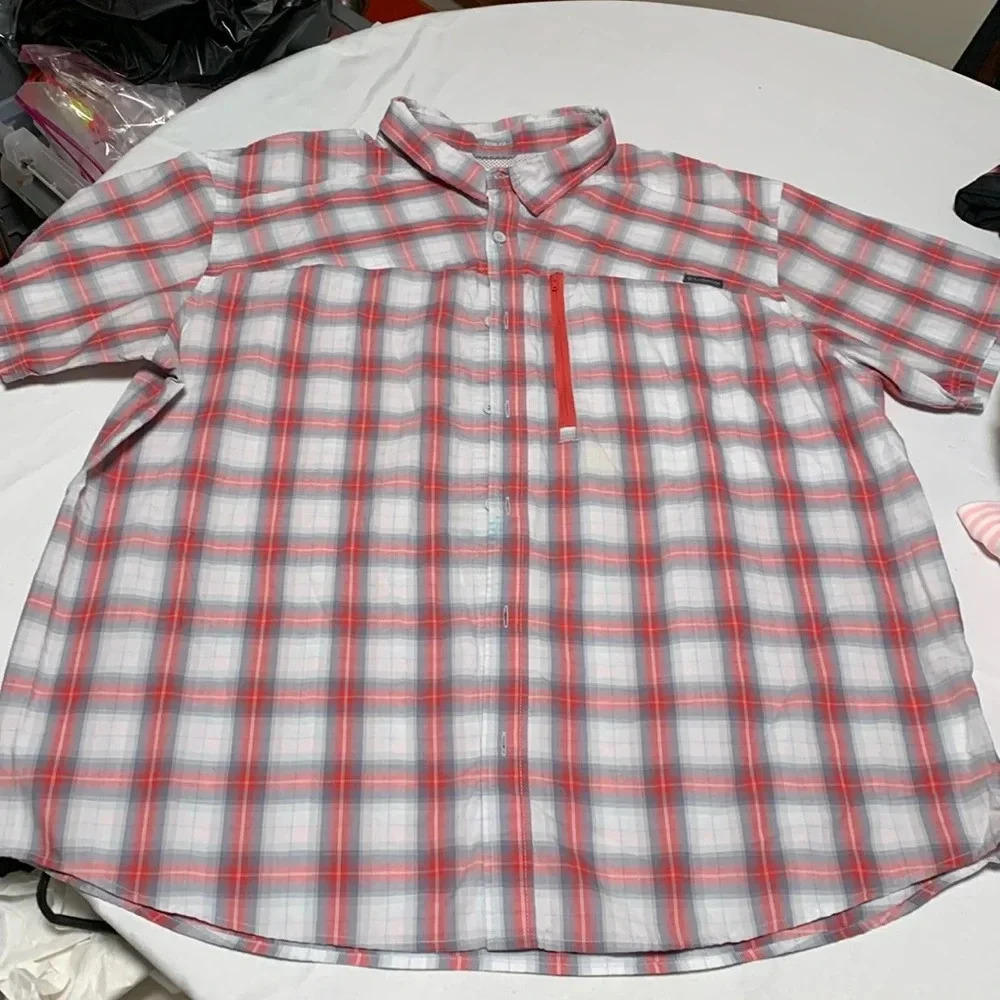COLUMBIA SPORTSWEAR Slim Fit Men’s Shirt, great condition.